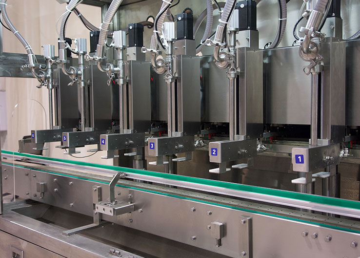 Máquina automática de llenado de botellas de líquidos con movimiento lineal de 4-8 cabezales